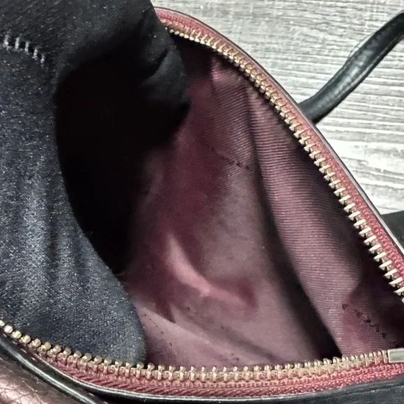 Coach Stanton Carryall 26 in metallic pebbled leather. - Picture 13 of 15